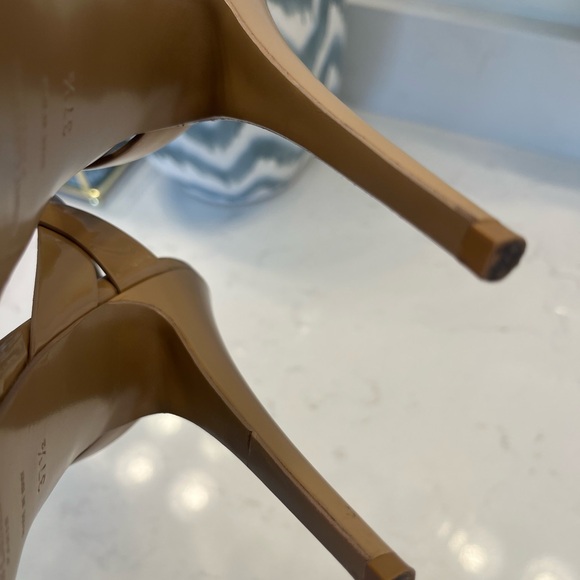 Yves Saint Laurent Patent, beige heels, size 37 1/2. Gently used. - Picture 4 of 8